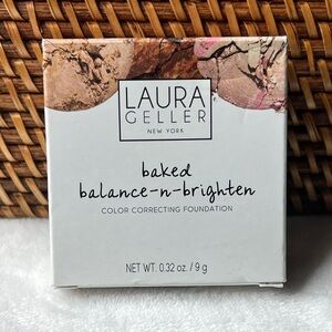 Laura Geller Baked Balance-n-Brighten Foundation - Color-correcting Foundation
